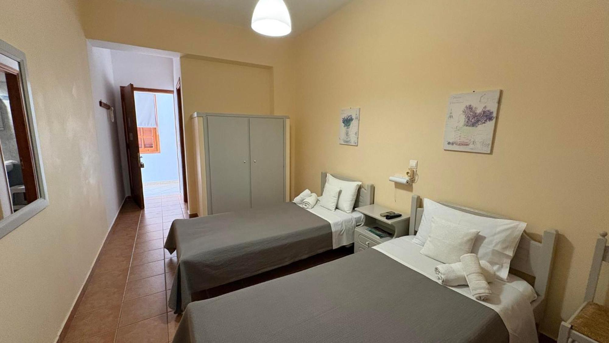 Romanza Rooms Poúlithra Exterior foto